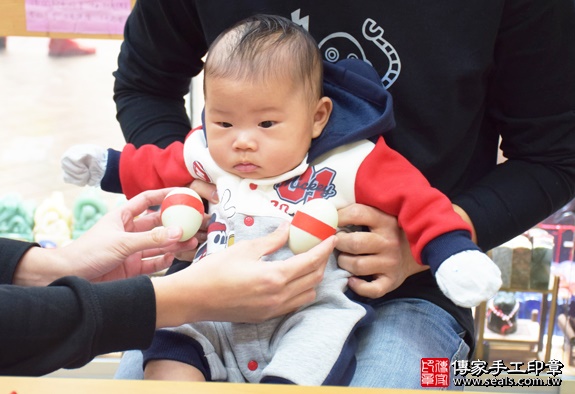 剃胎毛、滿月剃頭、嬰兒剃頭、嬰兒理髮、嬰兒剃髮、嬰兒剃胎毛、嬰兒滿月剃頭、寶寶剃頭、剃胎毛儀式、剃胎毛吉祥話、滿月剃頭儀式、滿月剃頭吉祥話、寶寶剃胎毛、寶寶滿月剃頭理髮、新北永和區剃胎毛、新北永和區滿月剃頭、新北永和區嬰兒剃頭剃胎毛、新北永和區嬰兒理髮、新北永和區嬰兒剃髮、吳寶寶(新北永和區嬰兒寶寶滿月剃頭理髮、免費嬰兒剃胎毛儀式吉祥話)。中國風會場，爸媽寶貝免費穿「日中韓」古裝禮服。專業拍照、DVD光碟、證書。★購買「臍帶章、肚臍章、胎毛筆刷印章」贈送：剃頭、收涎、抓周，三選一。2016.01.31 照片4